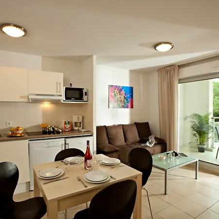 Vacanceole - Le Crystal Aparthotel 2*