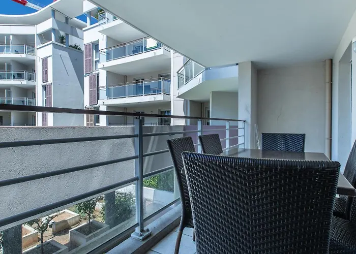 Aparthotel Vacanceole - Le Crystal 3*